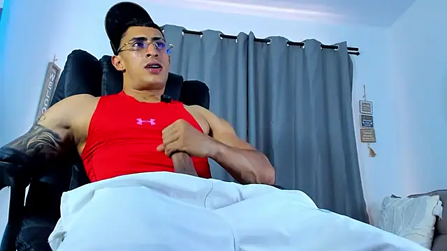 Show modela Mr_adrian na web-kameri