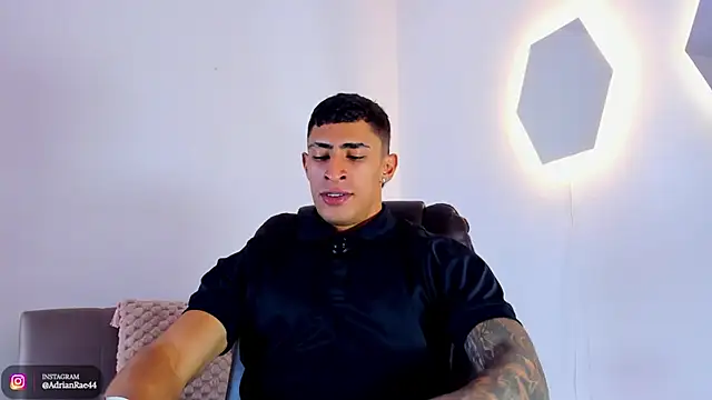 Mr_adrian webkamerás műsora