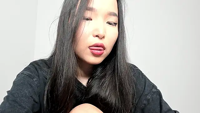 Soyun_Mia Adlı Modelin Canlı XXX Sohbeti