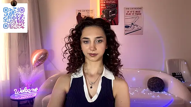 LinaMour Show in webcam