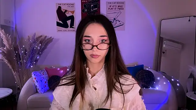 LinaMour Show in webcam
