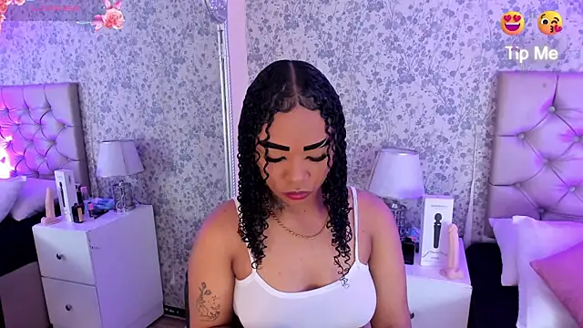 SkylerBloomm Adlı Modelin Canlı XXX Sohbeti