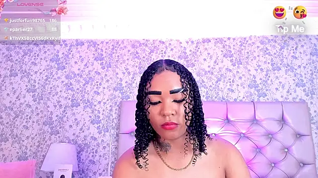 SkylerBloomm élő XXX-chatje