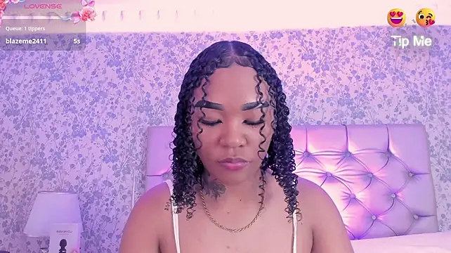 Chat +18 de SkylerBloomm ao vivo