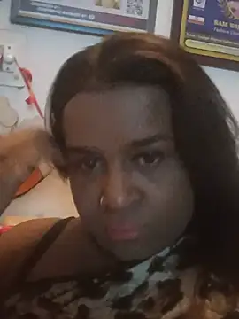 Show modela Kajal-Shemale69 na web-kameri