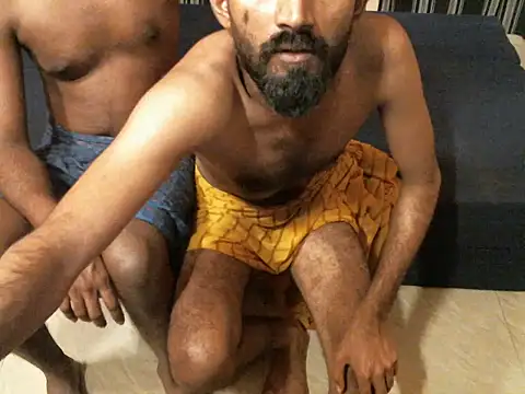 Show modela indianbighard21 na web-kameri