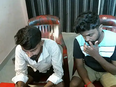 Show modela indianbighard21 na web-kameri