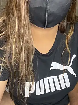 Show modela SassyMahimaQueen na web-kameri
