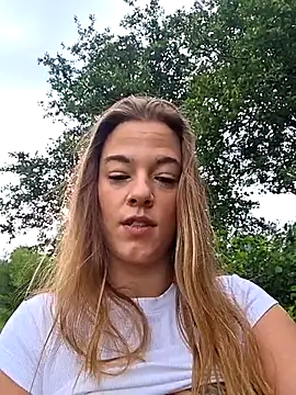 Luna_Lynn Show in webcam