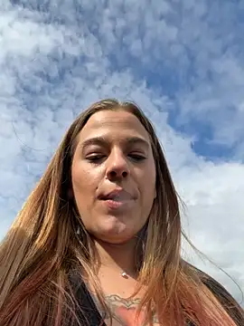 Show modela Luna_Lynn na web-kameri