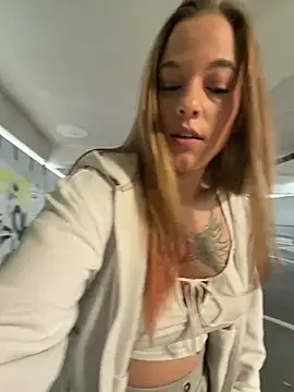 Show modela Luna_Lynn na web-kameri