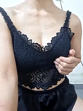 Mlemmz 现场性爱视讯表演