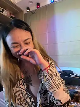 tw_feibaby 在線直播表演