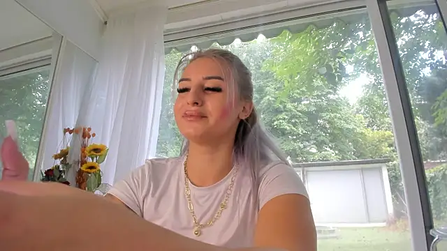 Ella_Vee Adlı Modelin Canlı XXX Sohbeti