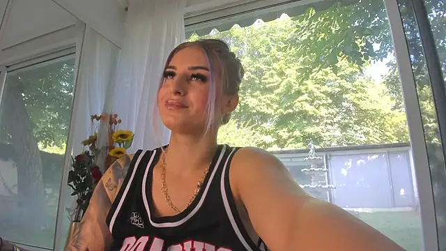 Ella_Vee's Live XXX Chat