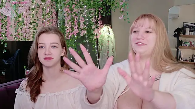 AstraMist's Webcam Show