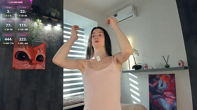 AntonettaTarring Show in webcam