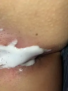 sharlot24 Show in webcam