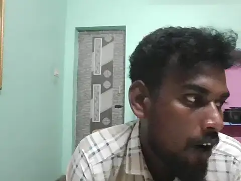 Tamilgud23: διαδικτυακό σόου στην κάμερα