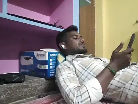 Tamilgud23 Show in webcam