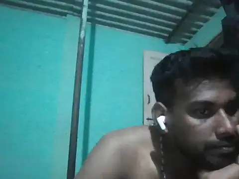 Tamilgud23 Show in webcam