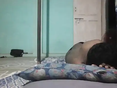 Tamilgud23 Show in webcam