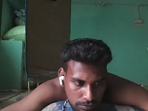 Tamilgud23 Show in webcam