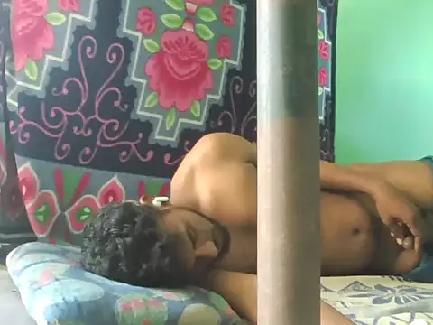 Tamilgud23 Show in webcam