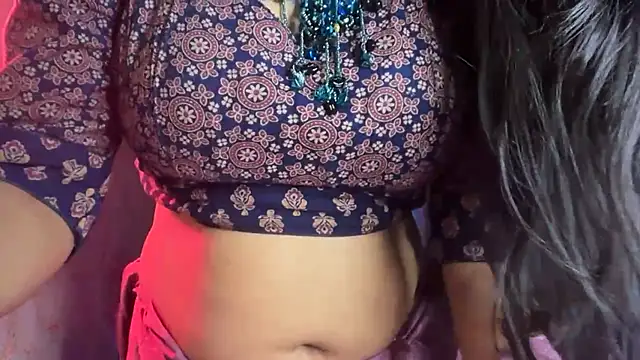 hot_spicey Show in webcam