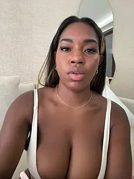 MiaPersie Adlı Modelin Canlı XXX Sohbeti