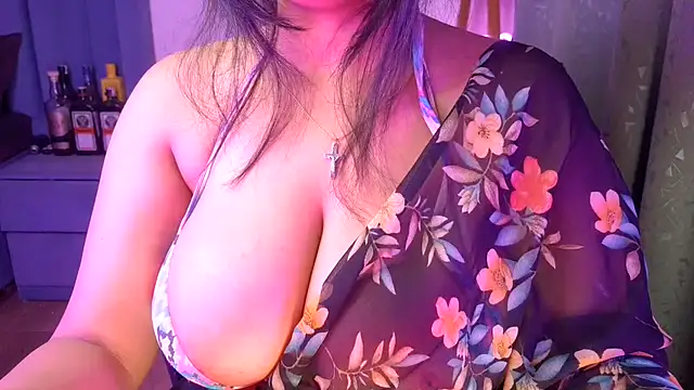 Chat XXX en directo de HASEENA_JI_08