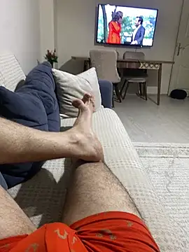 banuemre28: διαδικτυακό σόου στην κάμερα