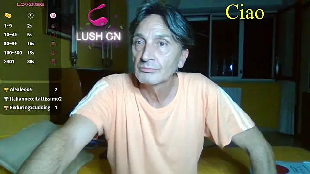 Show modela lattediyak na web-kameri