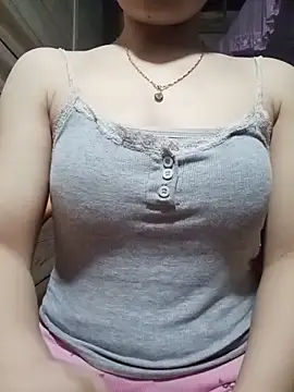 LucyyLy Show in webcam