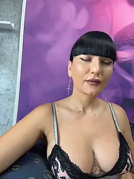 MysticCleo: διαδικτυακό σόου στην κάμερα