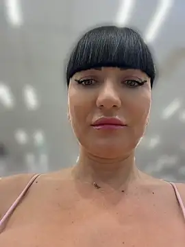MysticCleo Show in webcam