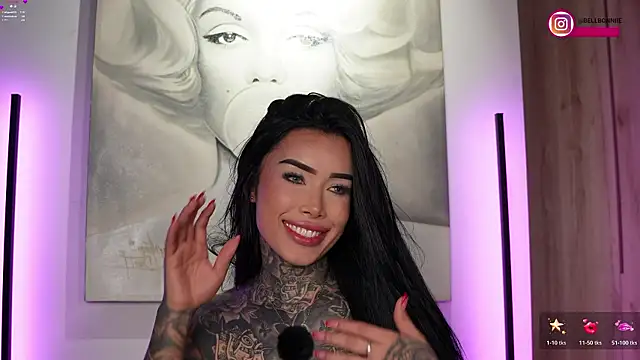 Show modela belllbonniie na web-kameri