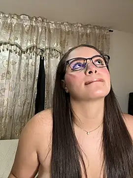 Chat +18 de Tayler_Kim ao vivo