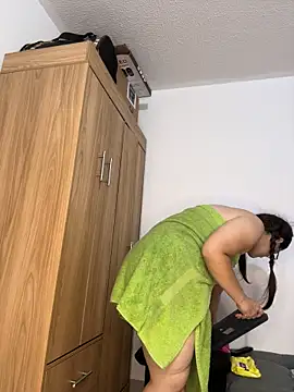 Tayler_Kim Adlı Modelin Canlı XXX Sohbeti
