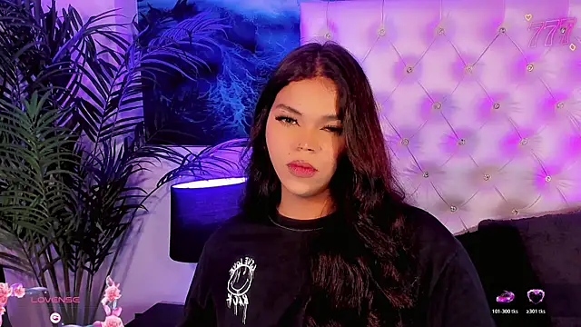 Keira_Fox31 Show in webcam