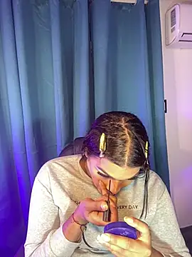 Keira_Fox31 在線直播表演