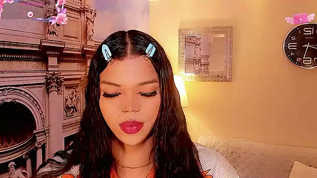 Keira_Fox31 Show in webcam