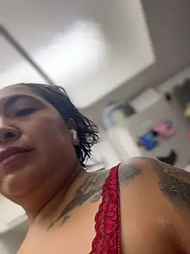 Pokazy przed kamerką – latina_curvy22