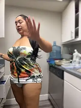 Pokazy przed kamerką – latina_curvy22