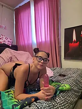 xxx_PocahontaSS Adlı Modelin Canlı XXX Sohbeti