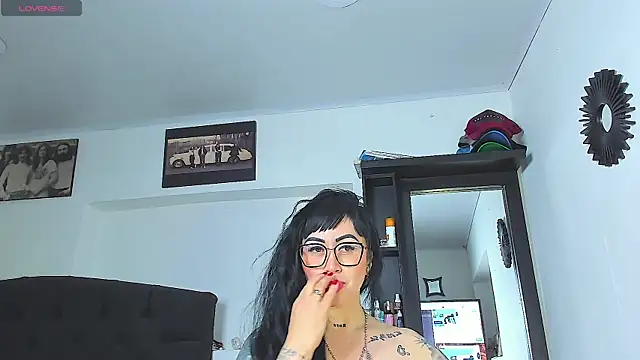 Vicky_hotmilf Adlı Modelin Canlı XXX Sohbeti