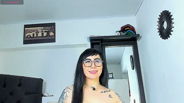 Vicky_hotmilf's Live XXX Chat