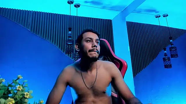 Boss_Domiinator Show in webcam