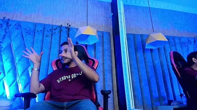 הופעת וובקאם של Boss_Domiinator