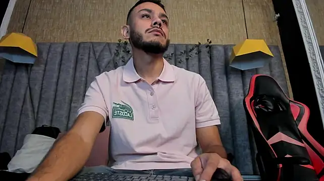 Show modela Boss_Domiinator na web-kameri